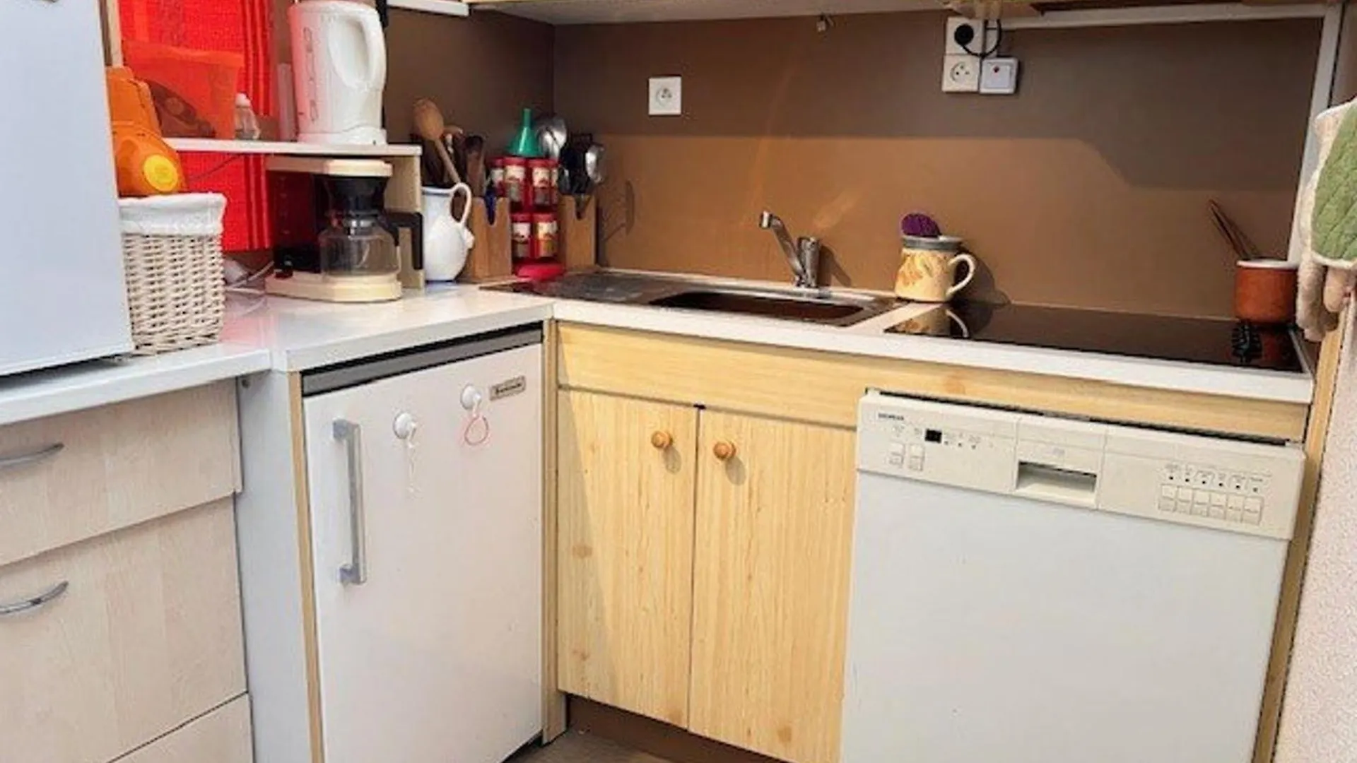 Appartement 4 Couchages, Skis Aux Pieds, Proche Commerces A Risoul - Fr-1-330-580 0*,  France