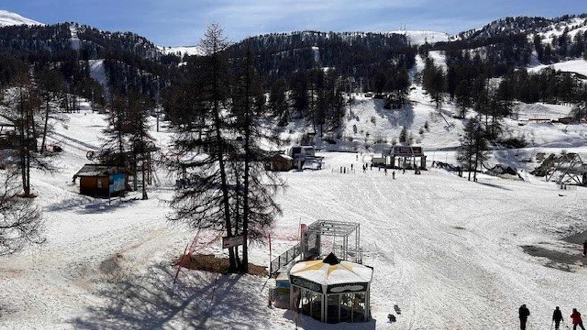 Appartement 4 Couchages, Skis Aux Pieds, Proche Commerces A Risoul - Fr-1-330-580 0*,  France